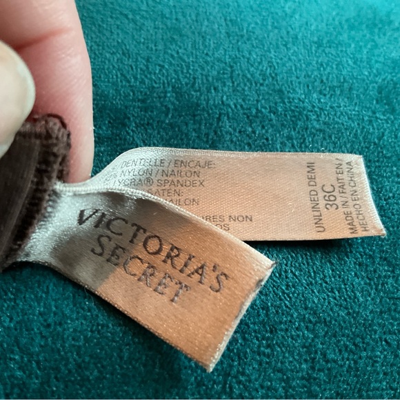 Victoria’s Secret Lace Bra - Picture 9 of 11